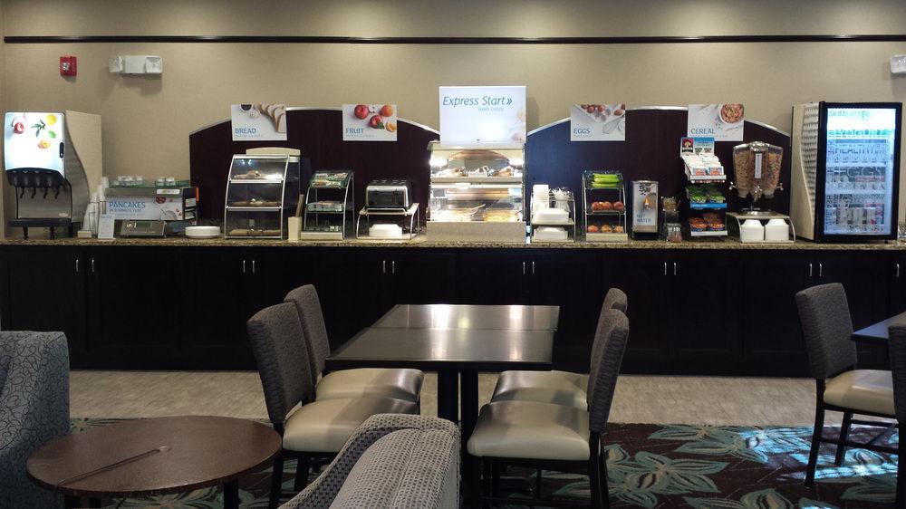 Holiday Inn Express & Suites Emporia Northwest By Ihg Экстерьер фото
