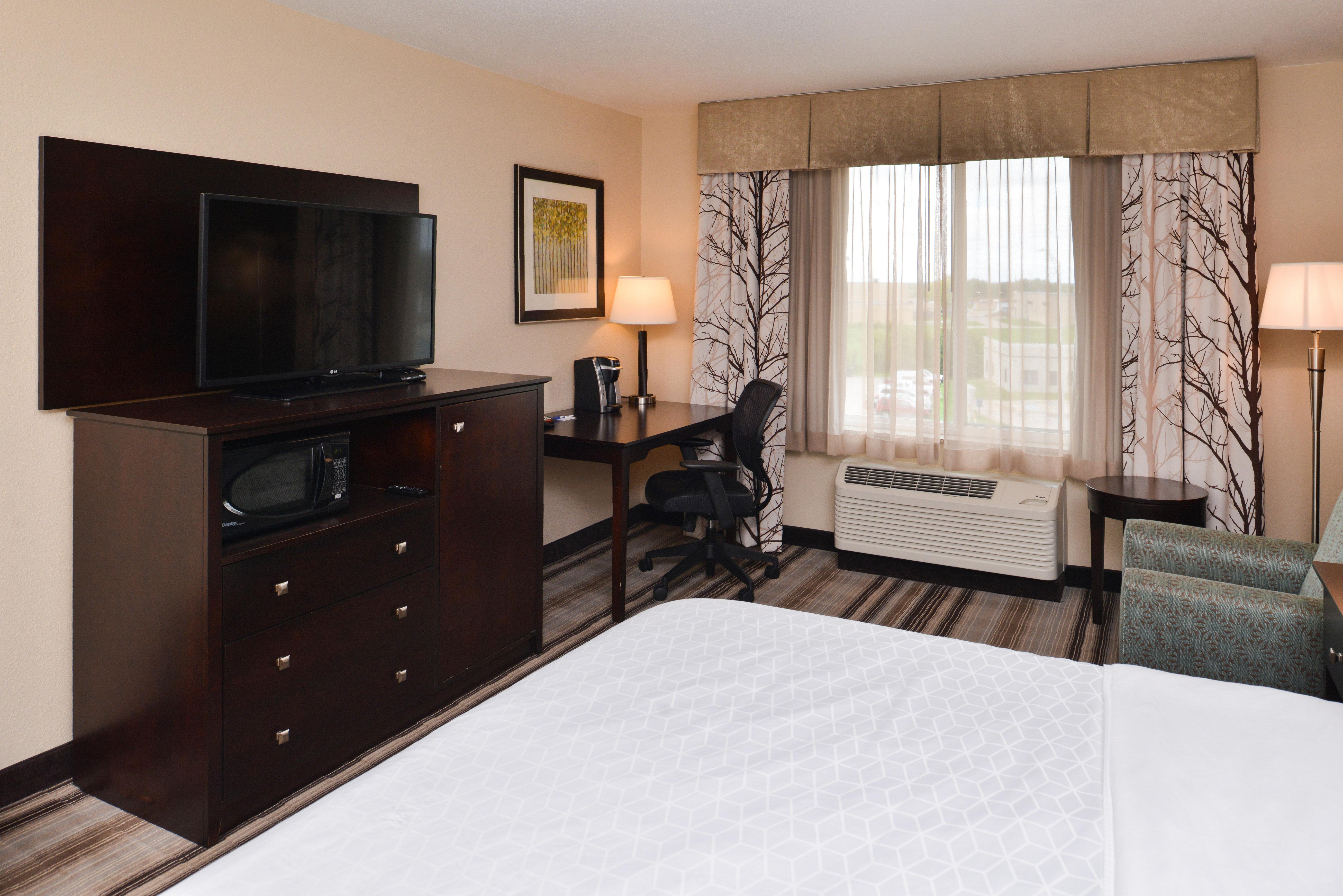 Holiday Inn Express & Suites Emporia Northwest By Ihg Экстерьер фото
