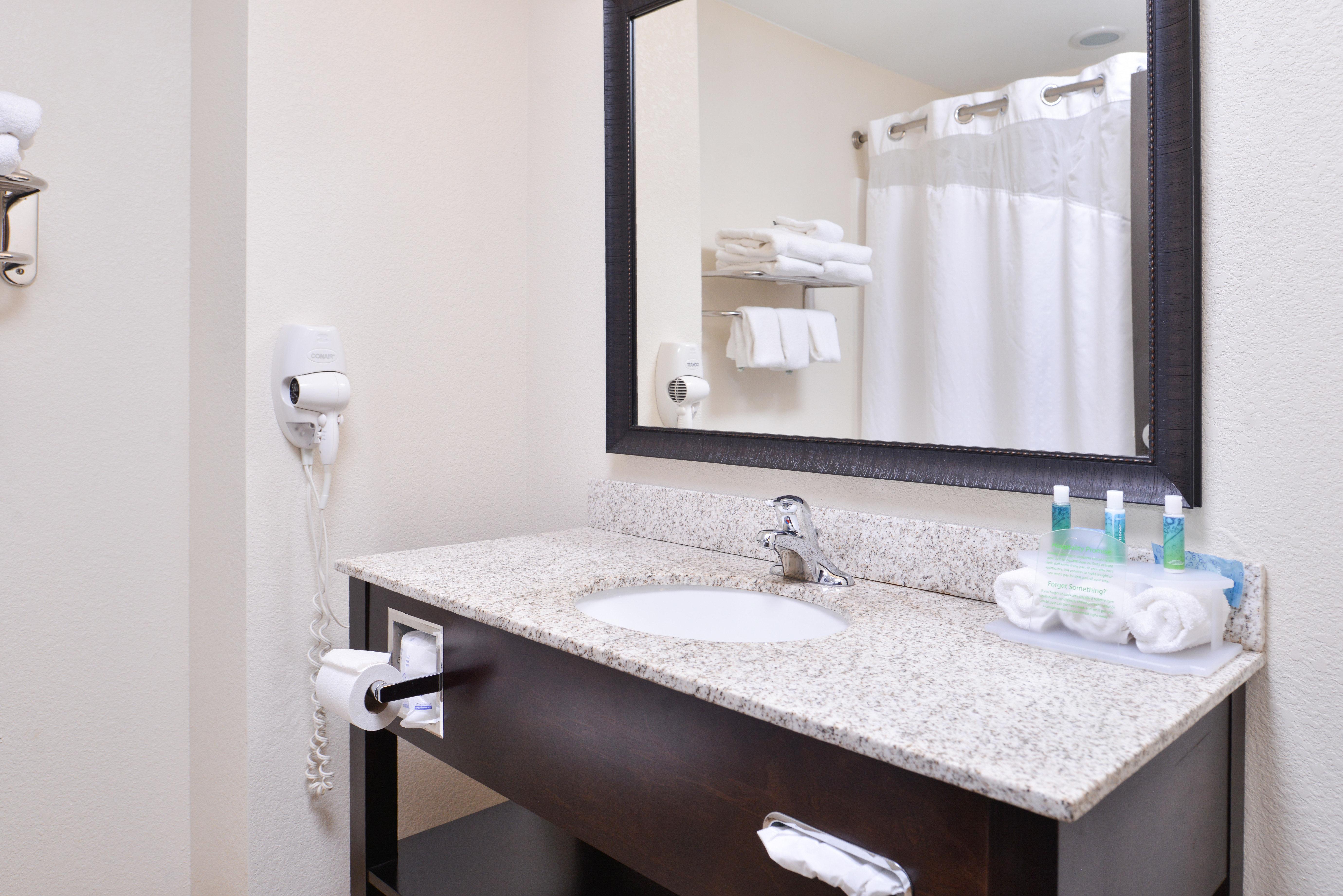 Holiday Inn Express & Suites Emporia Northwest By Ihg Экстерьер фото
