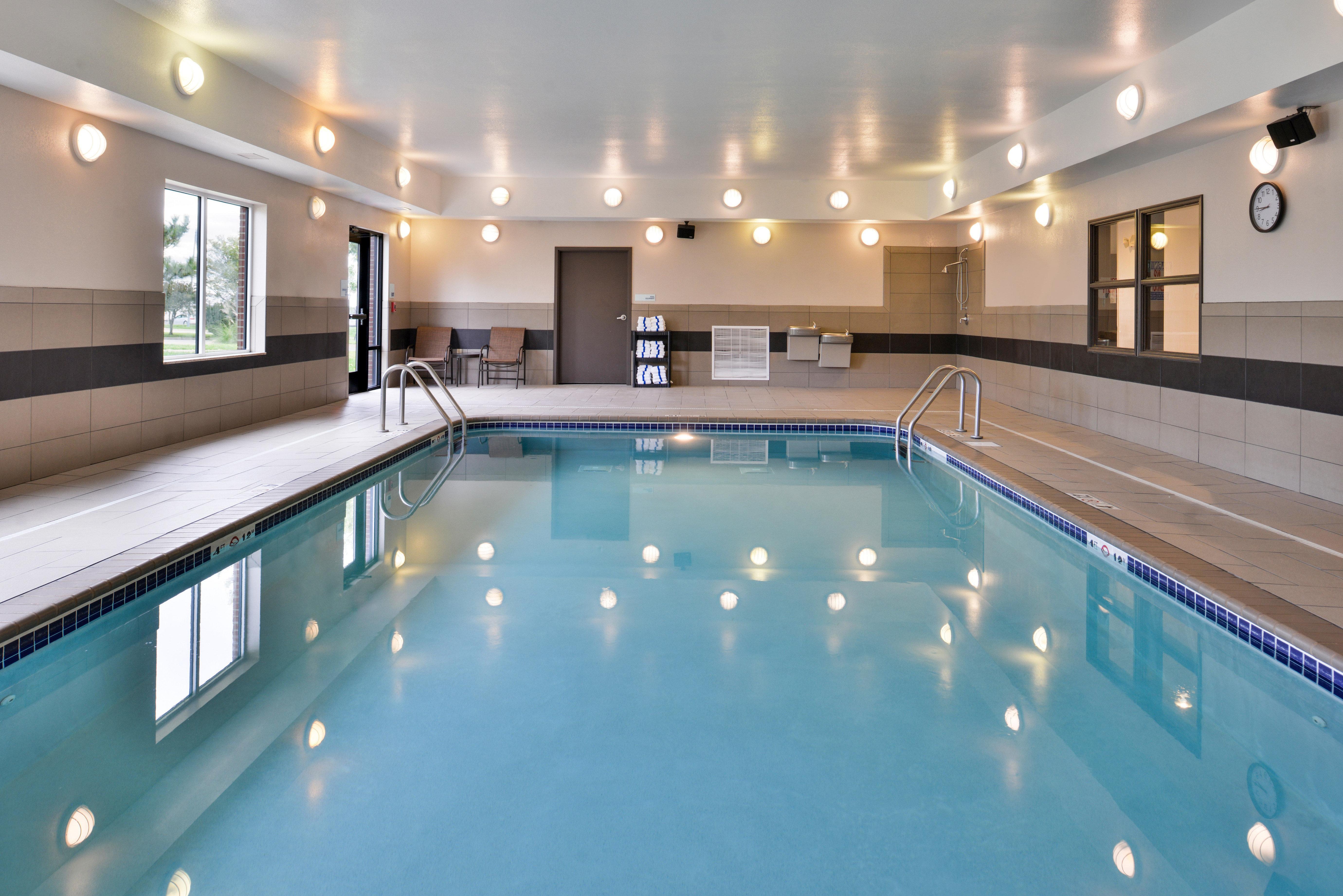 Holiday Inn Express & Suites Emporia Northwest By Ihg Экстерьер фото