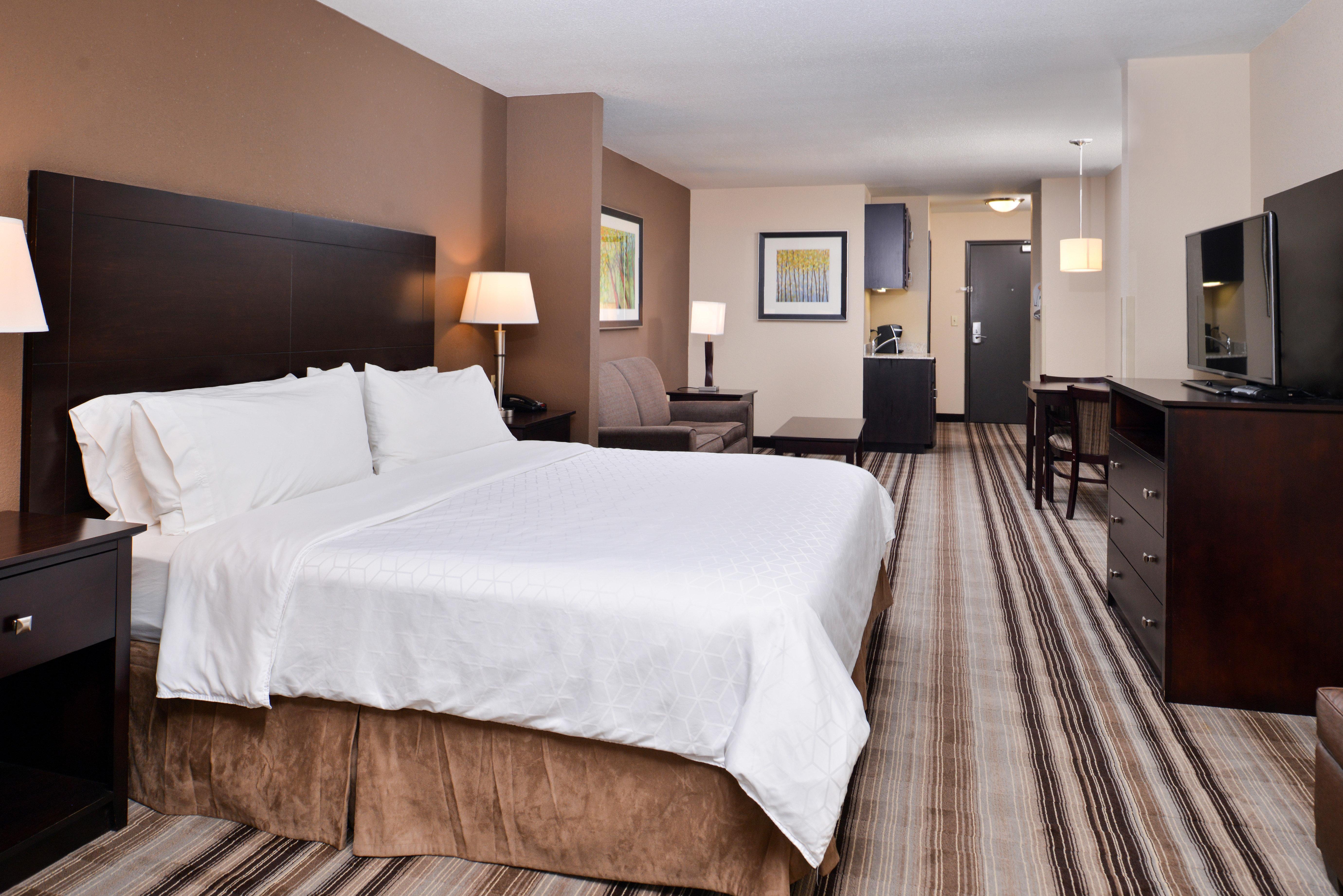 Holiday Inn Express & Suites Emporia Northwest By Ihg Экстерьер фото