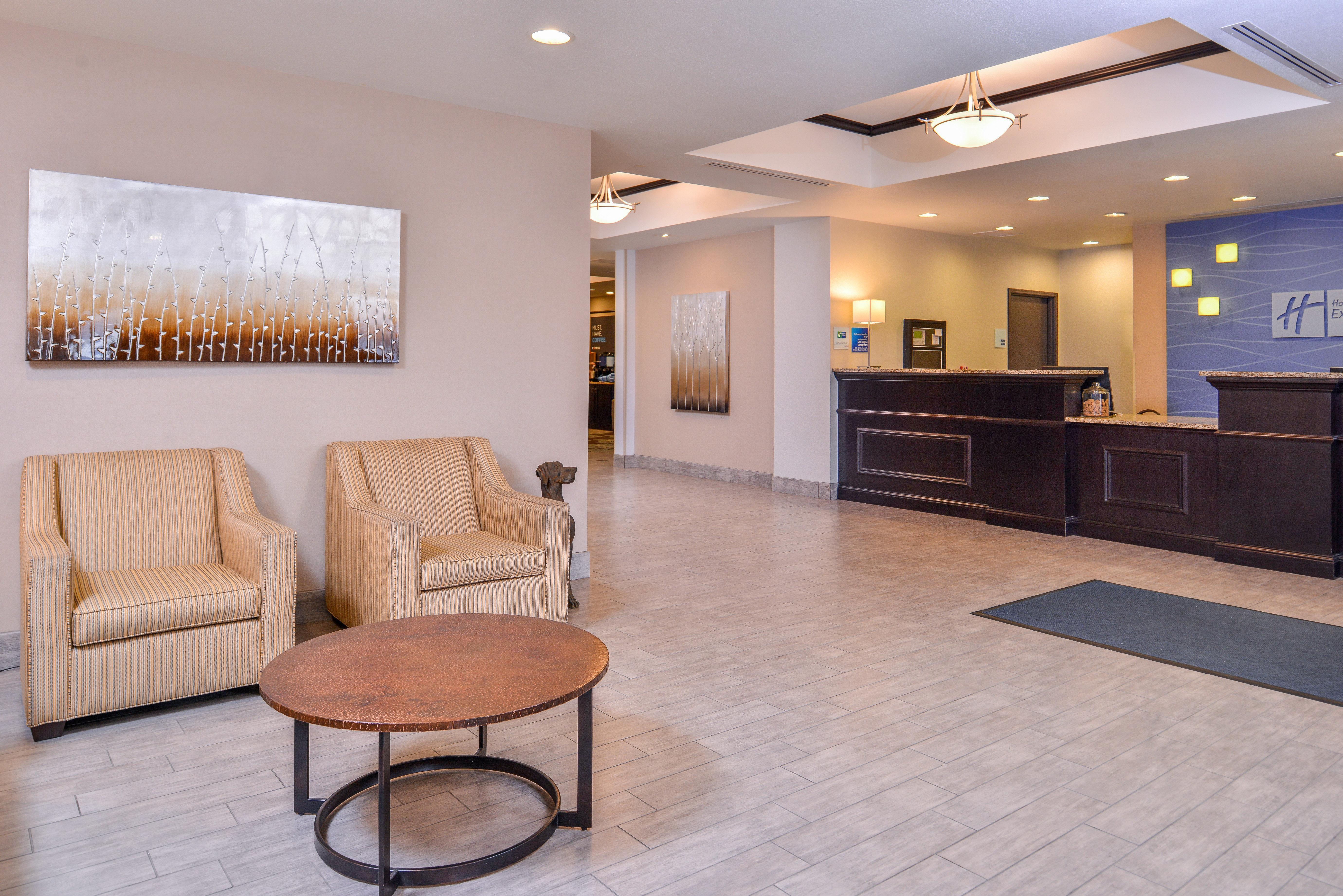 Holiday Inn Express & Suites Emporia Northwest By Ihg Экстерьер фото