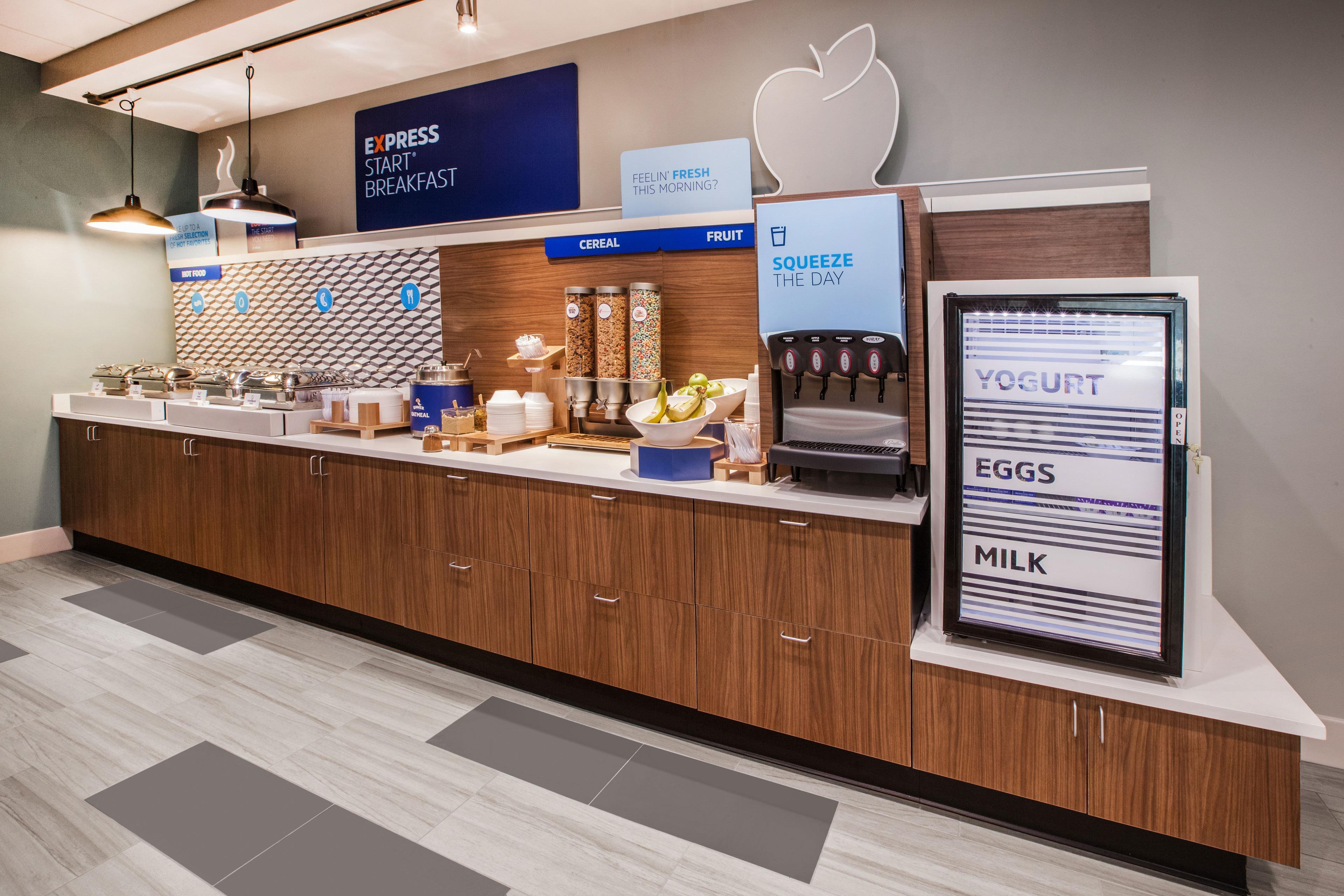 Holiday Inn Express & Suites Emporia Northwest By Ihg Экстерьер фото