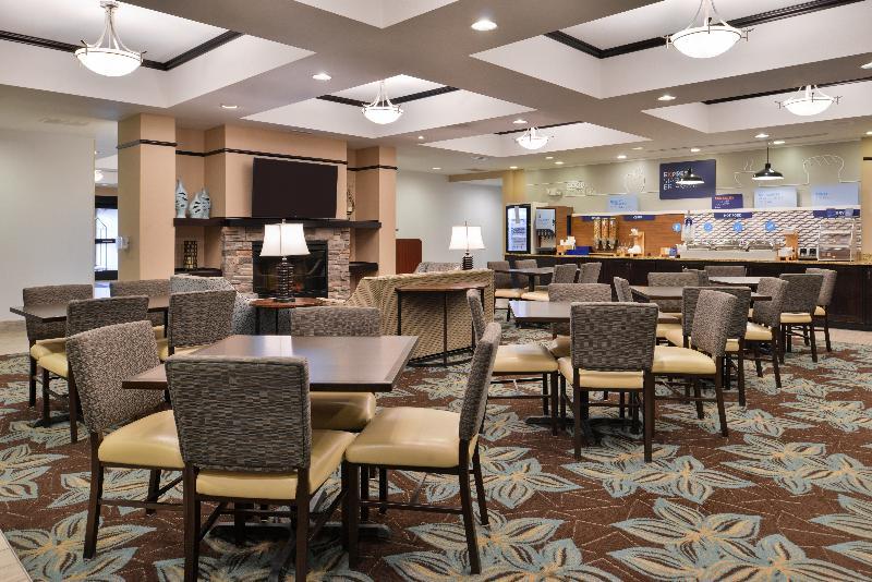 Holiday Inn Express & Suites Emporia Northwest By Ihg Экстерьер фото